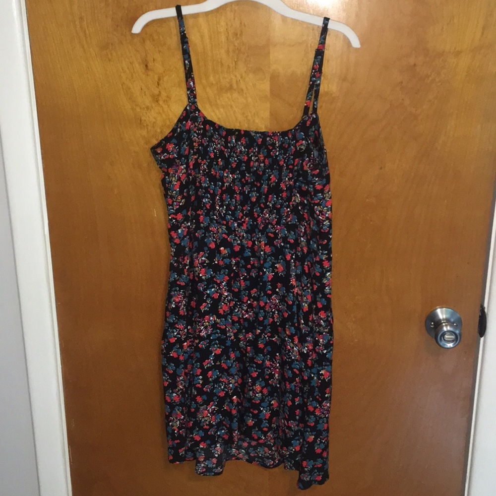 Dress. - Picture 3 of 3
